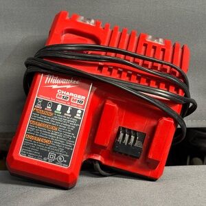 Milwaukee M12 M18 Red Charger